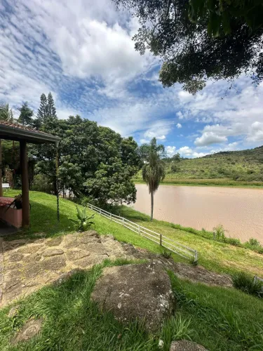CASA CHÁCARA SÍTIO EM PEDREIRA DE FUNDO COM A REPRESA
