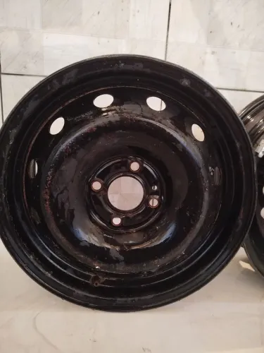 Roda carro 4 furos