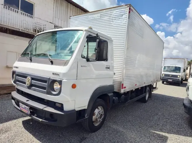 Volkswagen 8160 (Baú Metalico)