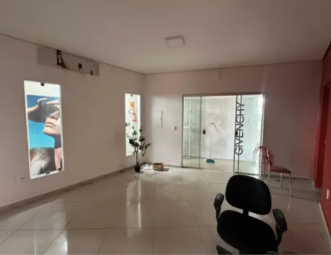 SALA COMERCIAL NO BOSQUE LOCAÇÃO