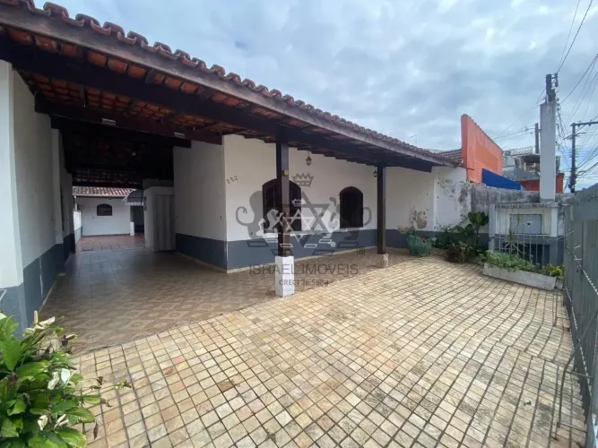 Casa Comercial com 6 Salas e Recepção à Venda no Centro de Caraguatatuba  234m², 5 Vagas