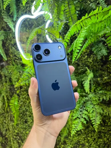 iPhone XR na Carcaça 17 Pro 