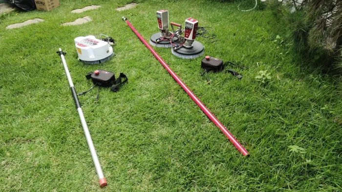 EQUIPAMENTO DE LIMPEZA PARA PAINEIS SOLARES