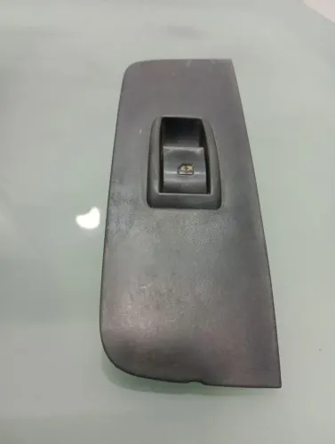 Botão de vidro elétrico direito Fiat Siena 2010/14