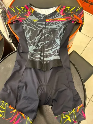 Macaquinho de ciclismo da marca Vezzo modelo Carbon