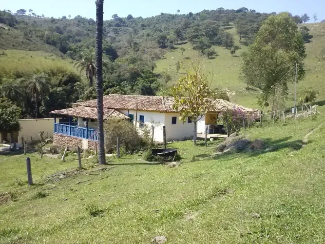 Imóvel para venda tem 640000 metros quadrados com 3 quartos em Centro - Rio Manso - MG