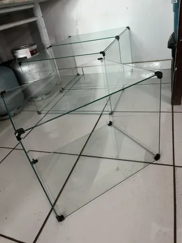 Vende se partilheiras de vidro temperado