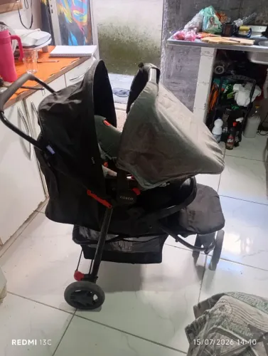 Vende-se carrinho de bebê e bebê conforto