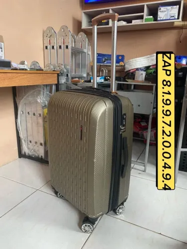 Mala de Viagem 23kg da Baggagio dourada