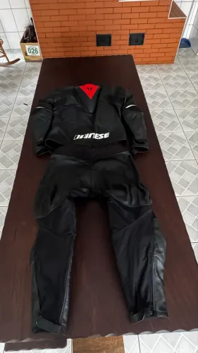 Macacão Dainese pra motos 