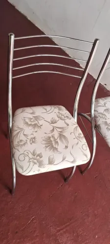 Cadeiras Brancas Confortáveis para Mesas - R$100 cada cadeira
