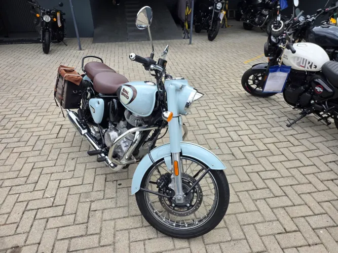 Classic 350 2024 Azul com apenas 5800km