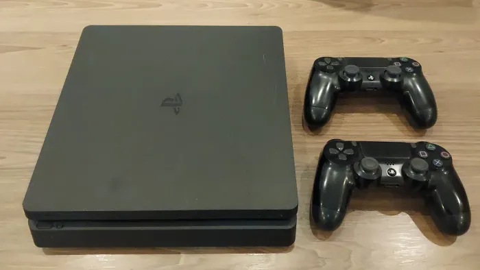 PS4 Slim (Não aceito trocas)