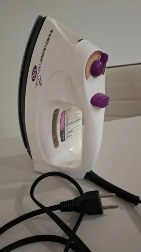 Ferro de Passar Roupas a Vapor