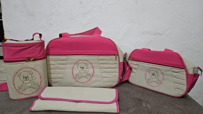 Kit Maternidade 4 Peças rosa com detalhes brancos - Estilo e Praticidade