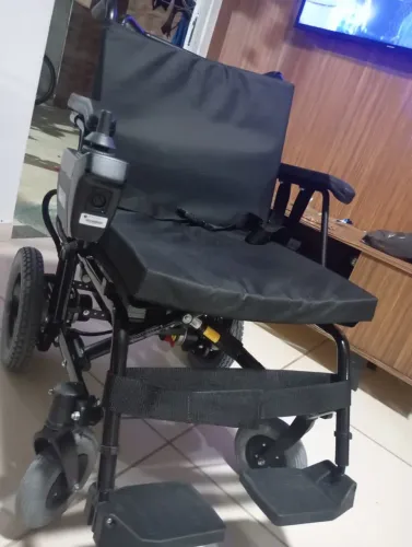 VENDO UMA CADEIRA MOTORIZADA 