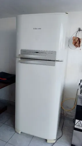 Vende-se geladeira Eletrolux 