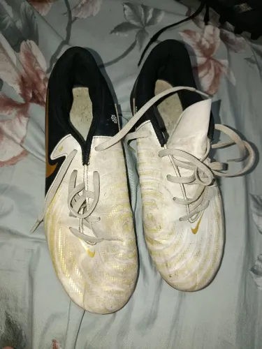 Chuteira de campo nike