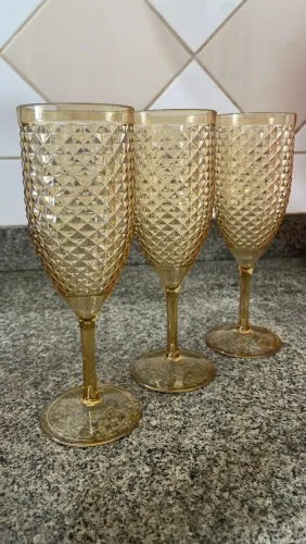 3 Taças acrílico 30,00