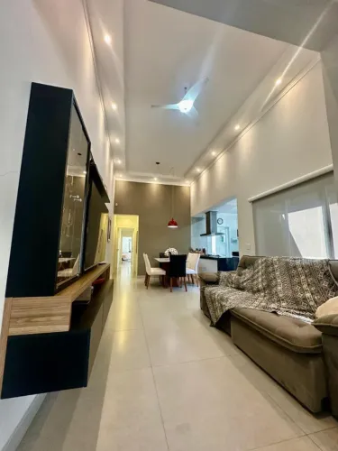 Casa 3 quartos no Jardim Solange - 2 vagas de garagem e pronta para morar