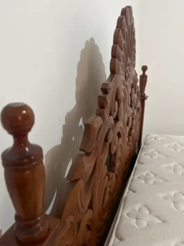 Cama e penteadeira