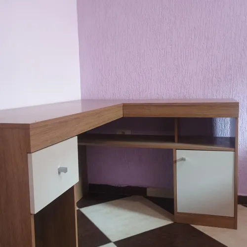 Mesa p/ computador. Em L