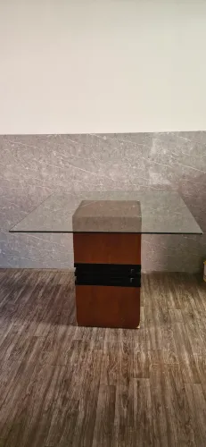 Mesa com tampo de vidro