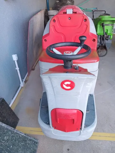 LAVADORA DE PISOS INDUSTRIAL COMAC INNOVA 75B
