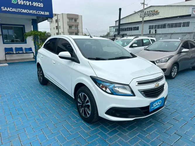 Chevrolet Onix Hatch LT 1.4 8V Flex Power Mec. 4P 2013