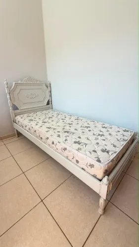 Cama de solteiro relíquia provençal   