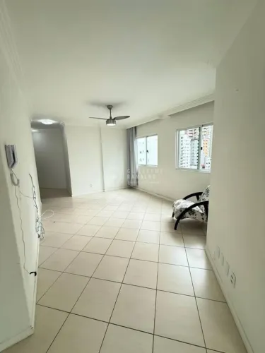 Locação anual: Cobertura com 3 quartos, Centro - Balneário Camboriú