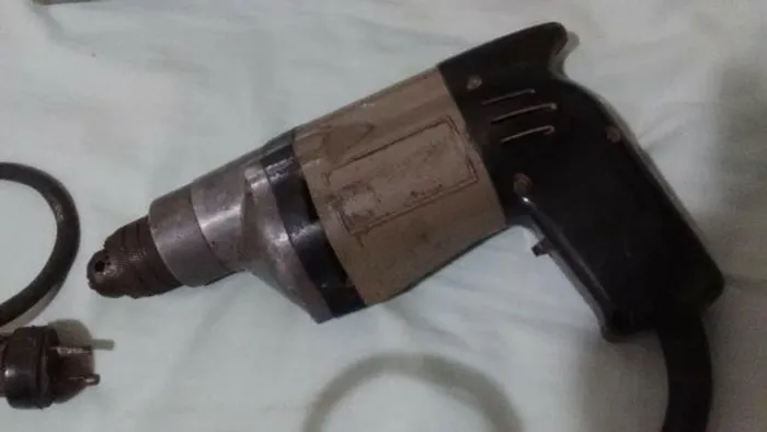 Furadeira antiga. Rara. Provavelmente única no planeta