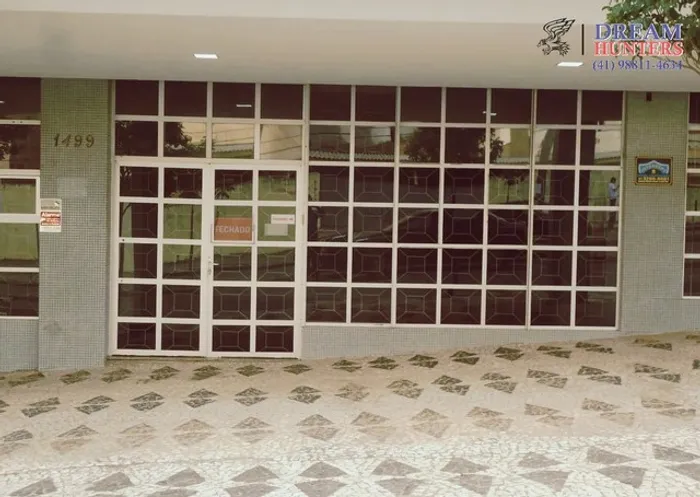 Loja Térrea com 336m², com 9 vagas, no bairro Bacacheri