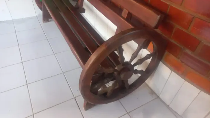 Banco em madeira Angelim