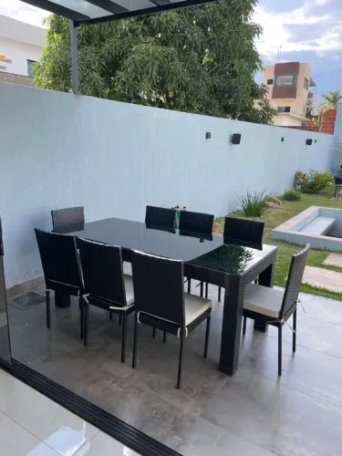 Conjunto de mesa com 8 cadeiras