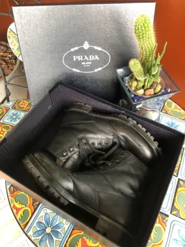 Bota Prada couro preto