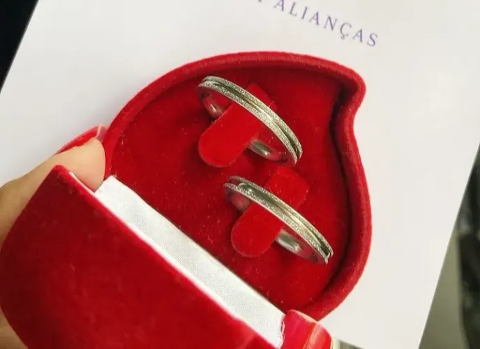 Par de aliança para celebrar o amor