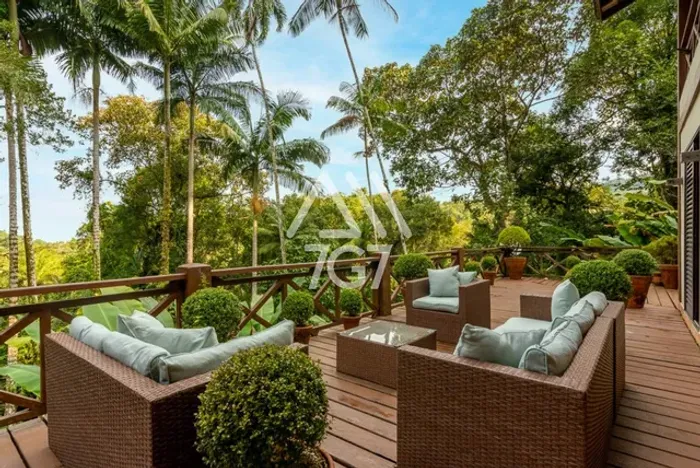 CASA À VENDA NO CONDOMÍNIO IPORANGA