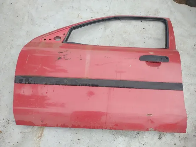 Porta dianteira esquerda Ford/Mondeo 95 4p