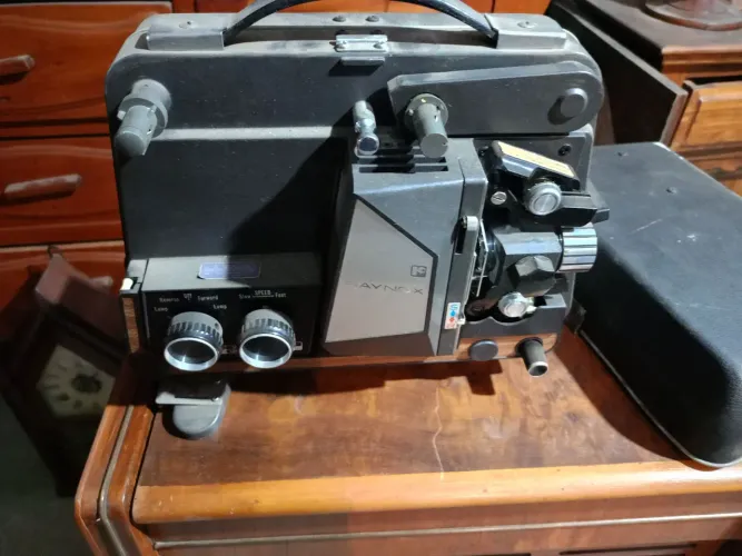 Projetor de Cinema Raynox Vintage