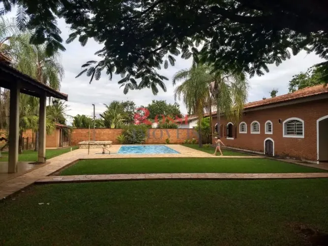 CHACARA A VENDA ,RICA EM ARMARIOS ,PISCINA POMAR , COM 4 QUARTOS GARAGEM PARA 4 CARROS