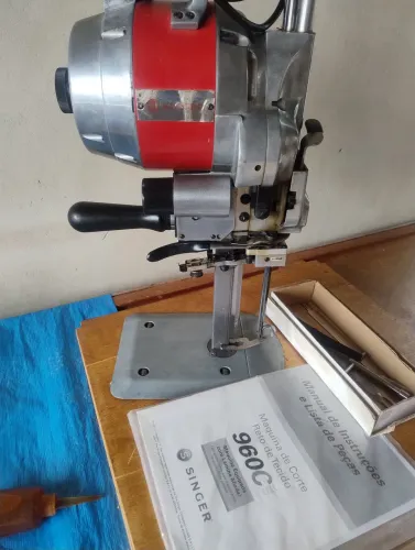 Máquina de cortar tecido Singer 8 polegadas 220V