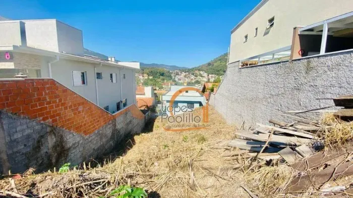 Ótimo terreno com PROJETO APROVADO para 2 casas no Maristela!!
