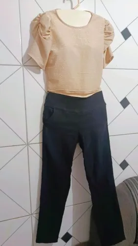 Calça preta + Cropped Dourado
