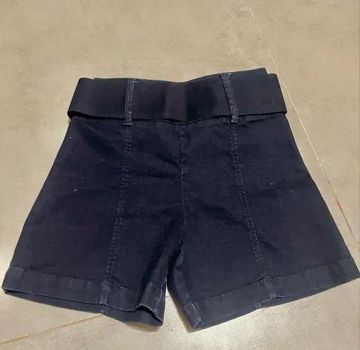 Short morena rosa