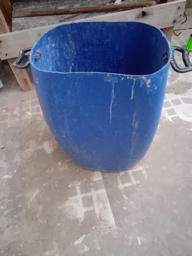 Vendo um balde de 60litros por $25reais pagamento á vista no dinheiro ou pix 