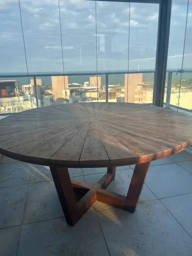 Deixe sua mesa de madeira antiga com brilho e eternizada 