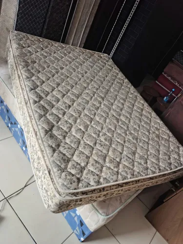 COLCHÃO CASAL DE MOLAS SEMI NOVO R$420 ENTREGA GRÁTIS 