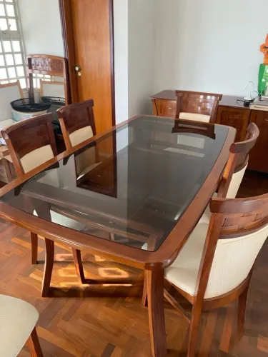 Mesa de Jantar em Madeira Maciça com Tampo de Vidro