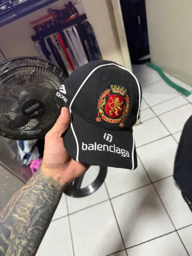 Boné Balenciaga Paris